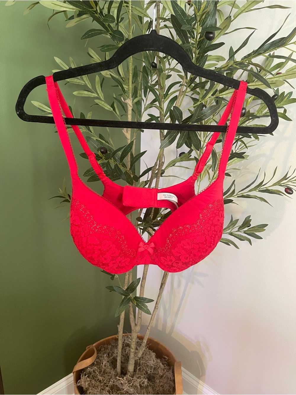 Victoria's Secret Bright Red Lace Underwire Bra